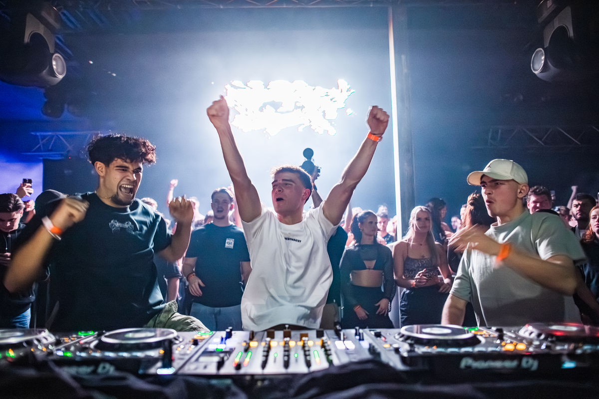 Loading... just a sec